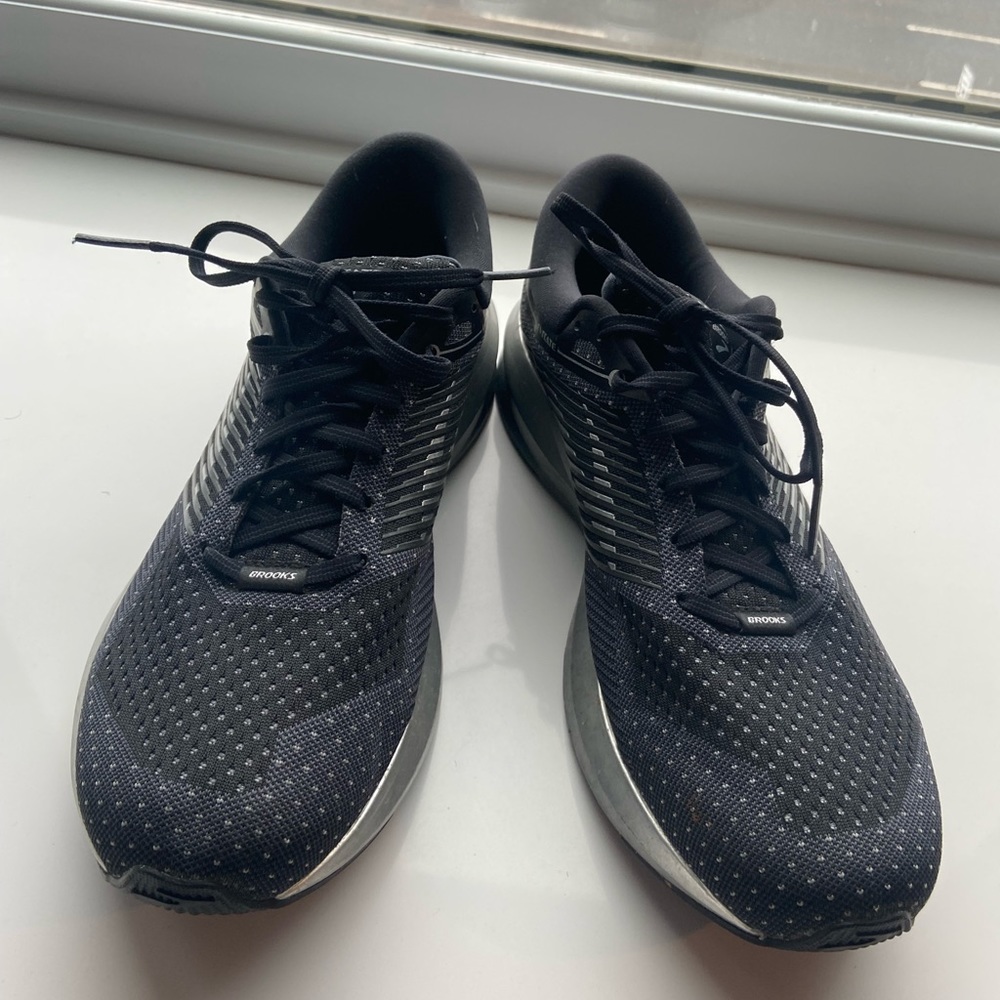 Brooks Running Shoe “Levitate”